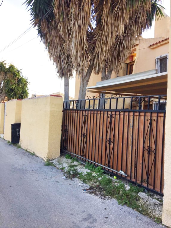 Oportunitat d'inversió: Villa per reformar a prop del mar a la Costa Blanca - 9