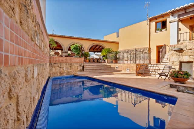 Adosado con jardín en Jávea, 5 dorm., 729m²