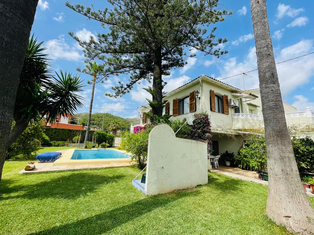 Pedreguer. Casa de campo amplio con piscina en venta - 50