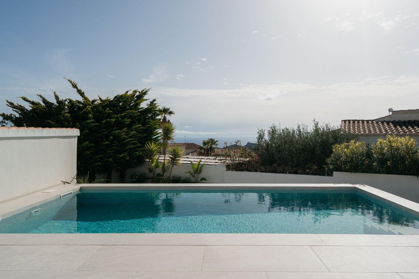 Elegant Fully Refurbished Villa — 412 m², 5 Bedrooms, Pool (5 mins to Moraira)