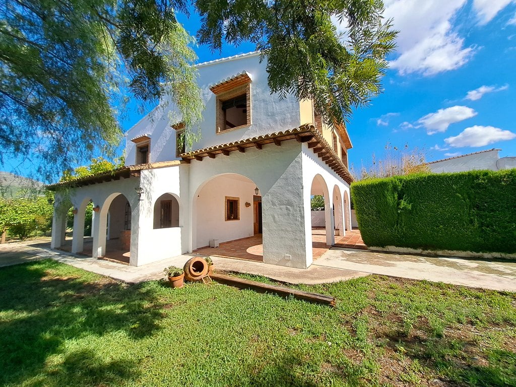 Villa familiar con piscina en venta en Orba - 4
