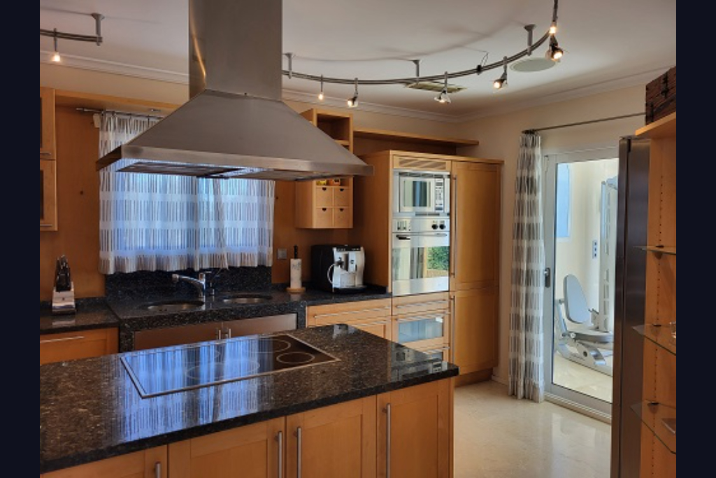 4-bed Villa in Moraira photo 18