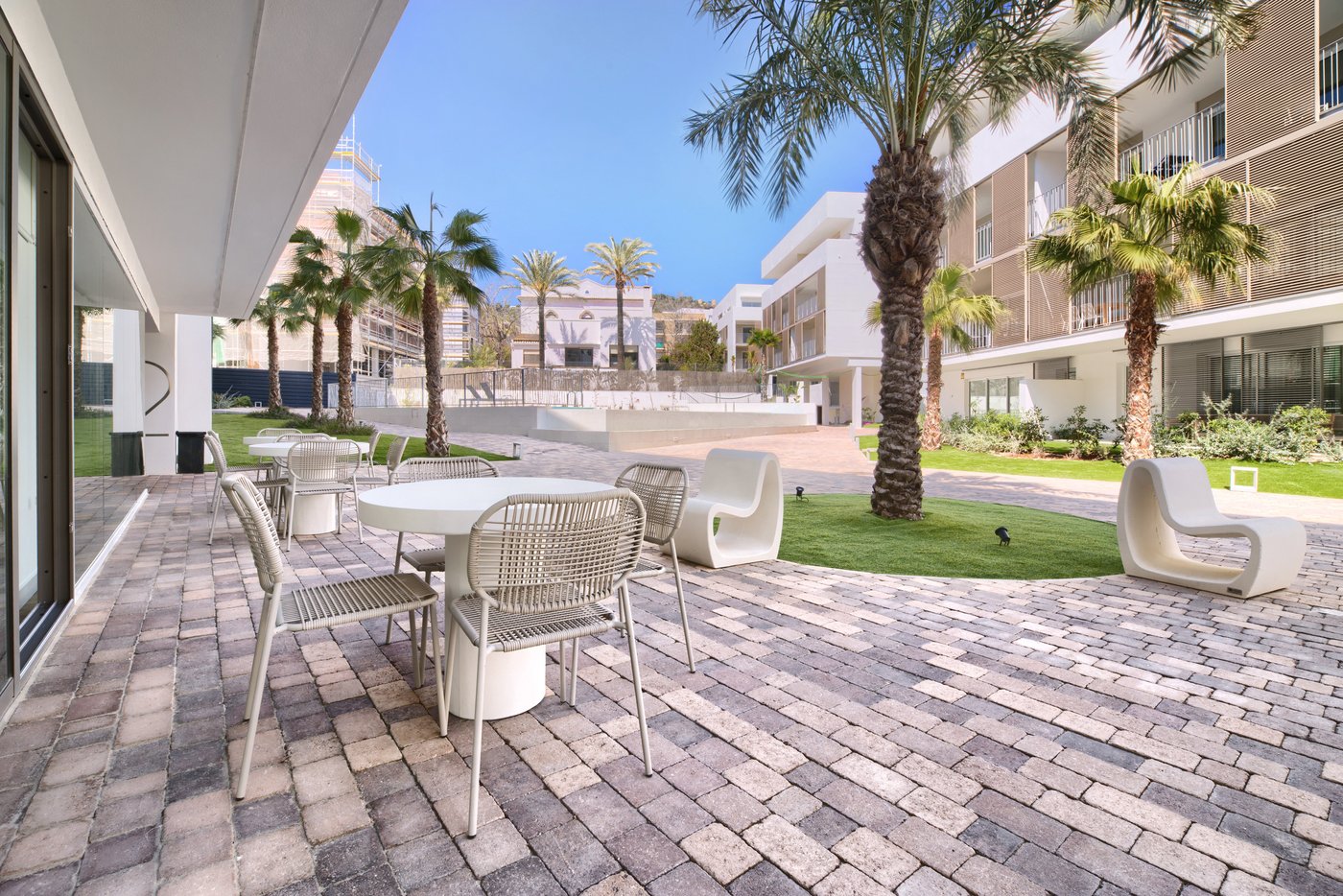 Apartamento de 2 dormitorios orientado al sur con jardines privados en Jávea