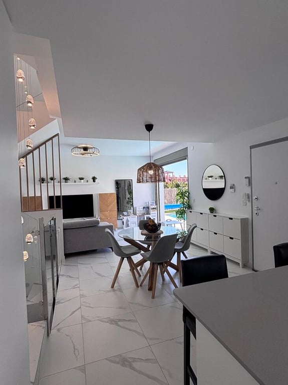 Property #RH21342 - 9