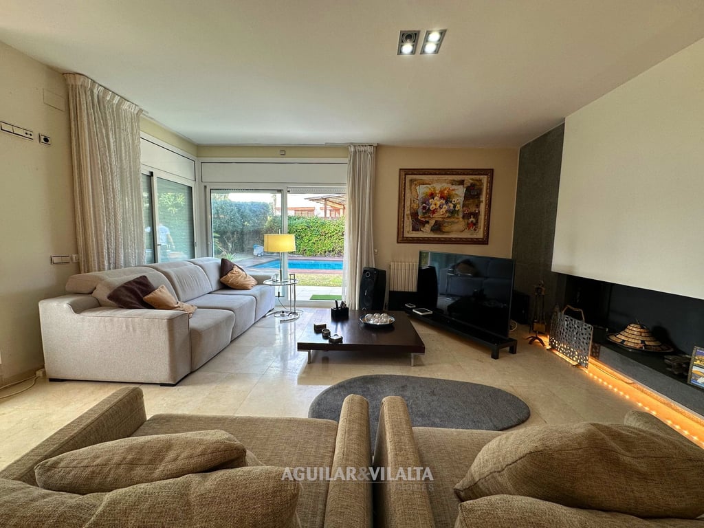 Exclusive villa in Can Teixidó with sea views - 19