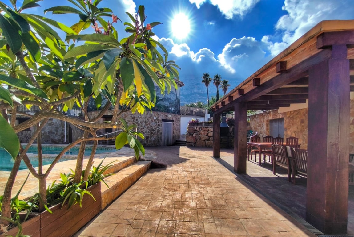 Chalet con dos apartamentos de invitados en el Montgó - 38