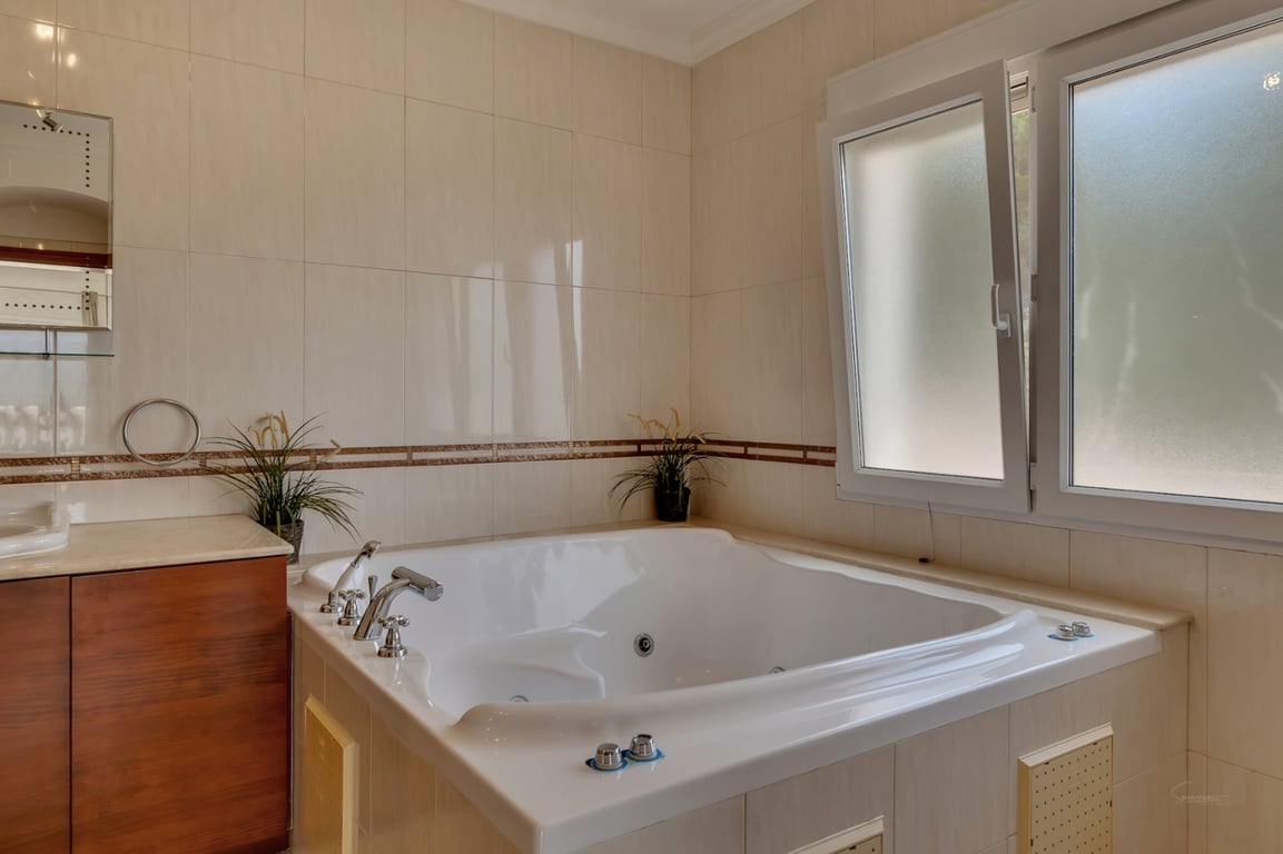 Villa con vistas abiertas en zona tranquila próxima al centro del pueblo de Jávea - 36