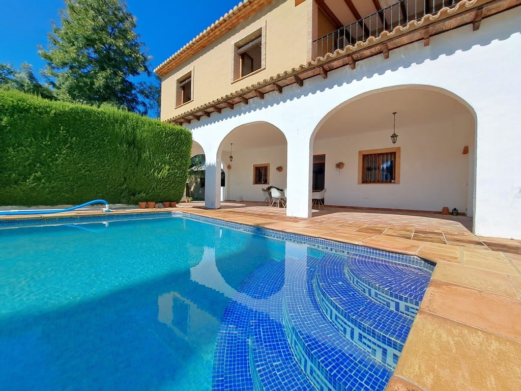Villa familiar con piscina en venta en Orba - 5