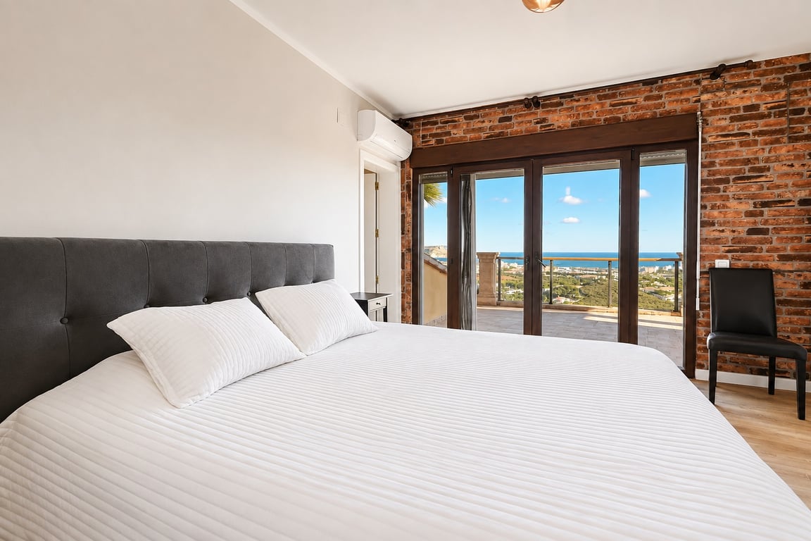 4-bed Villa in Jávea photo 9