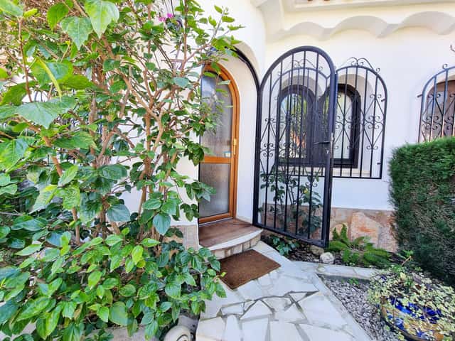 Halfvrijstaande woning in Dénia, 2 slk, 105m²