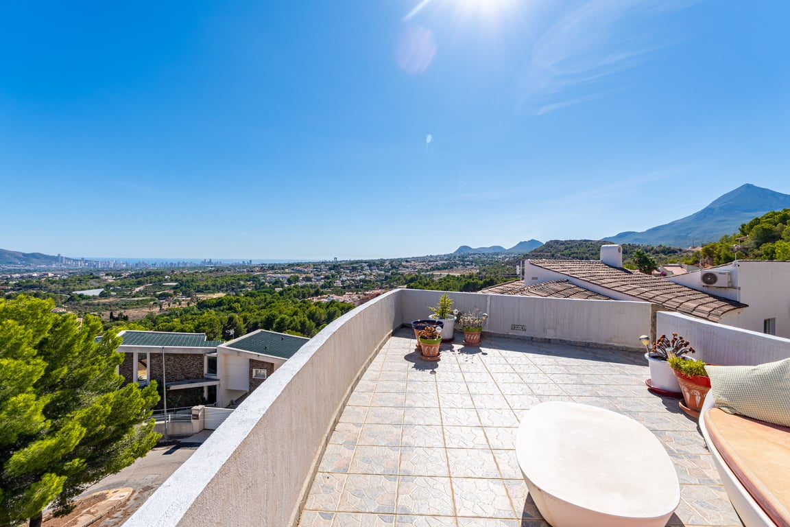 5-bed Villa in L'Alfàs del Pi photo 2