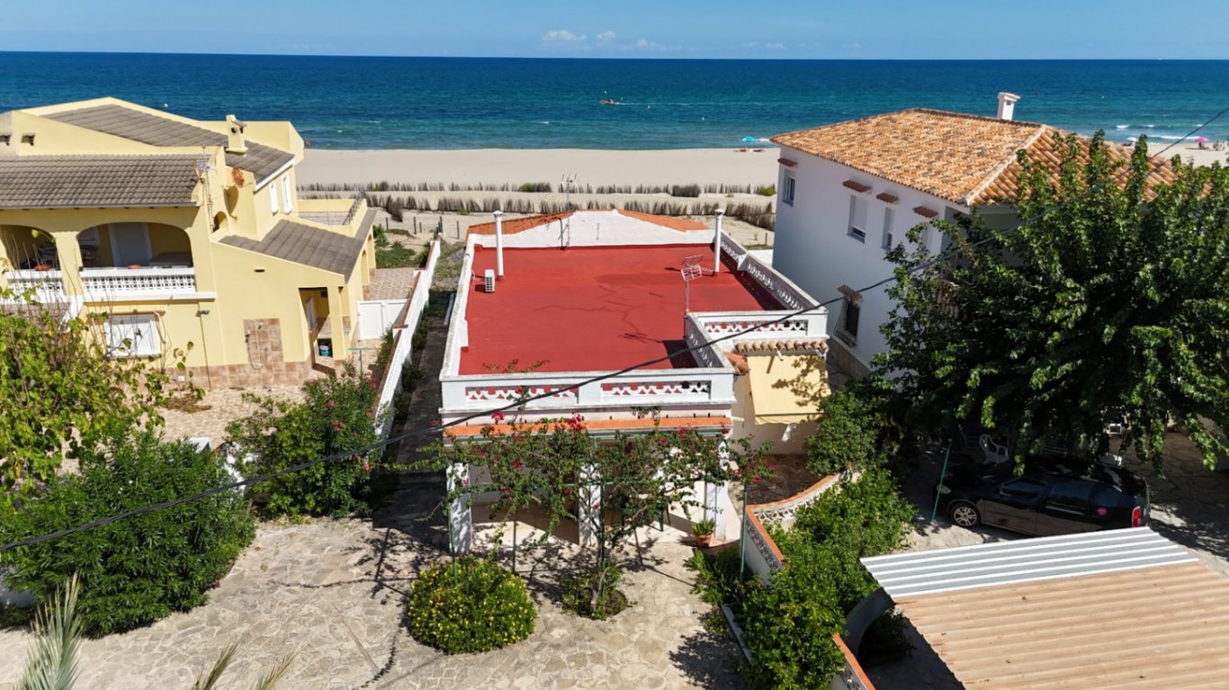 Xalet amb 2 vivendes en 1a línia de platja a Denia - 42