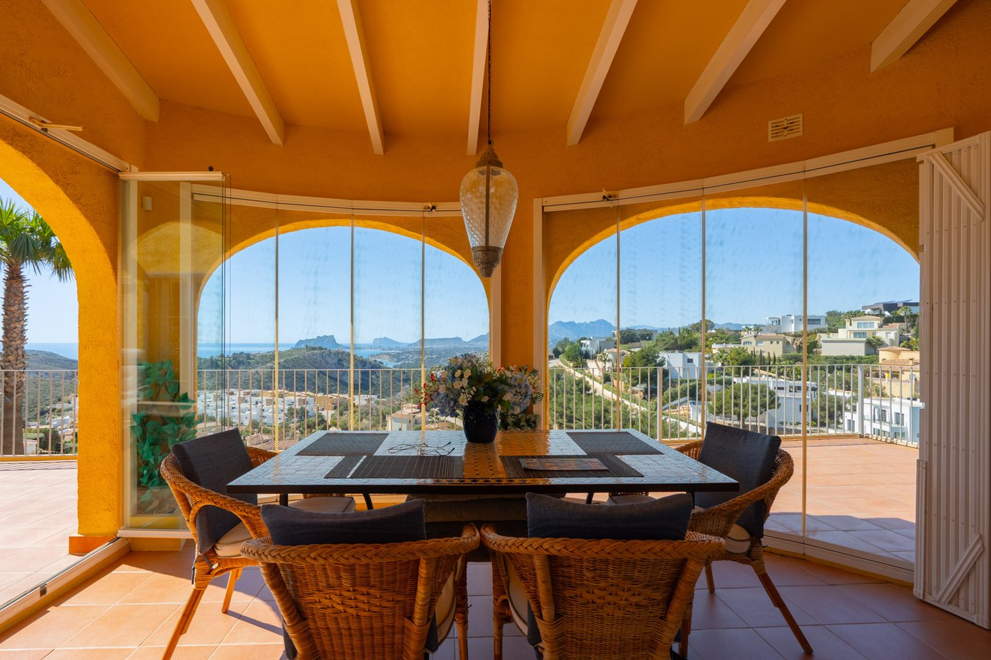 Traditional Villa with Guest Apartment and Panoramic Sea Views in Cumbre del Sol