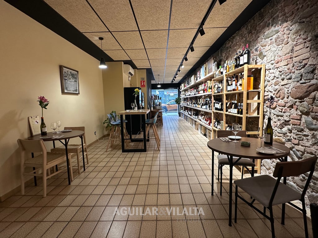 Bodega con degustación en traspaso en el centro - 10