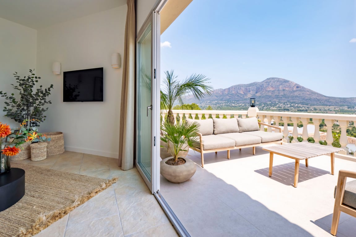Villa recientemente reformada con impresionante vistas panorámicas de Jávea - 5