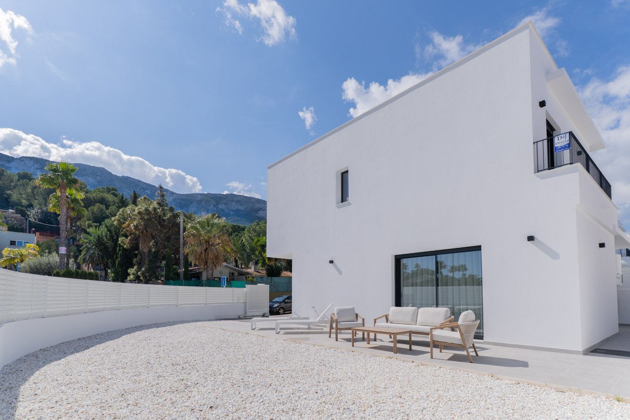 Villa de nueva construcción en Tossal Gross, Dénia — 3 dormitorios · 3 baños · Vistas al Montgó