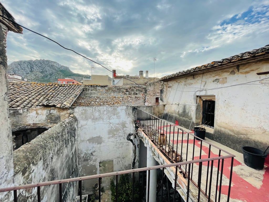 Vergel. Casa de pueblo grande con muchas posibilidades en venta - 9