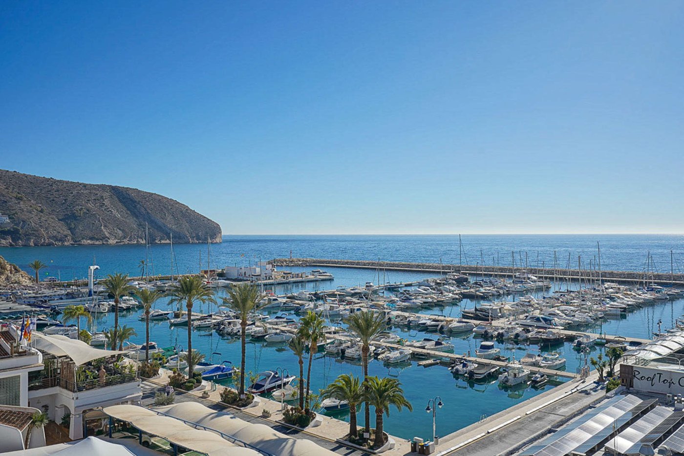 Villa moderna con vistas panorámicas al mar en El Tesoro, Moraira — €2.300.000