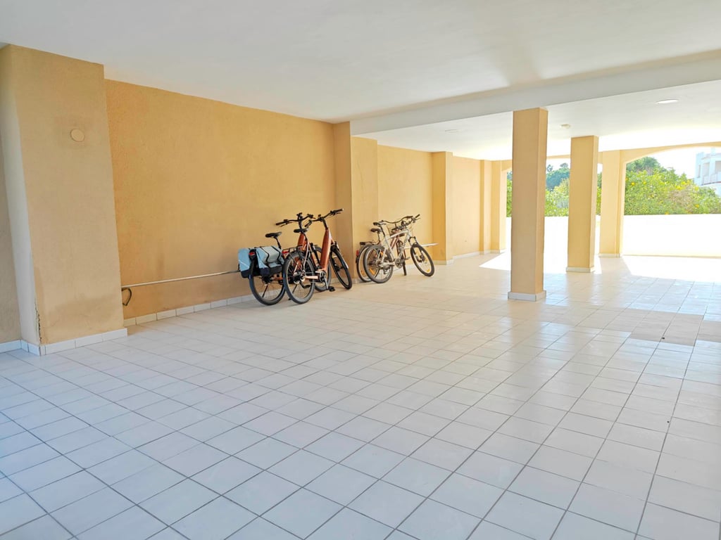 Apartamento 2 dormitorios con piscina al lado del mar, zona Las Brisas - 25