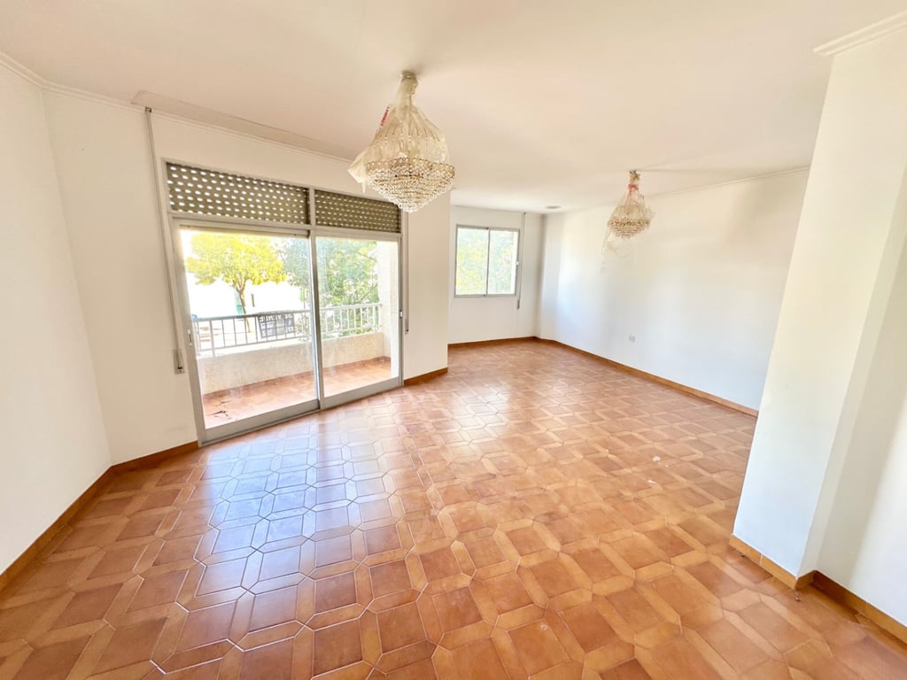 Oportunitat: Edifici amb Jardí de 180 m² i Terrassa amb Vistes al Mar - 22