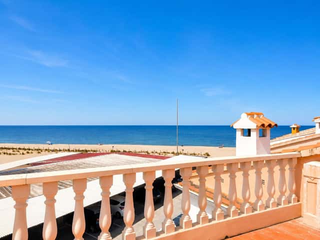 Adosado de 4 dormitorios y vistas al mar en Les Deveses, Dénia