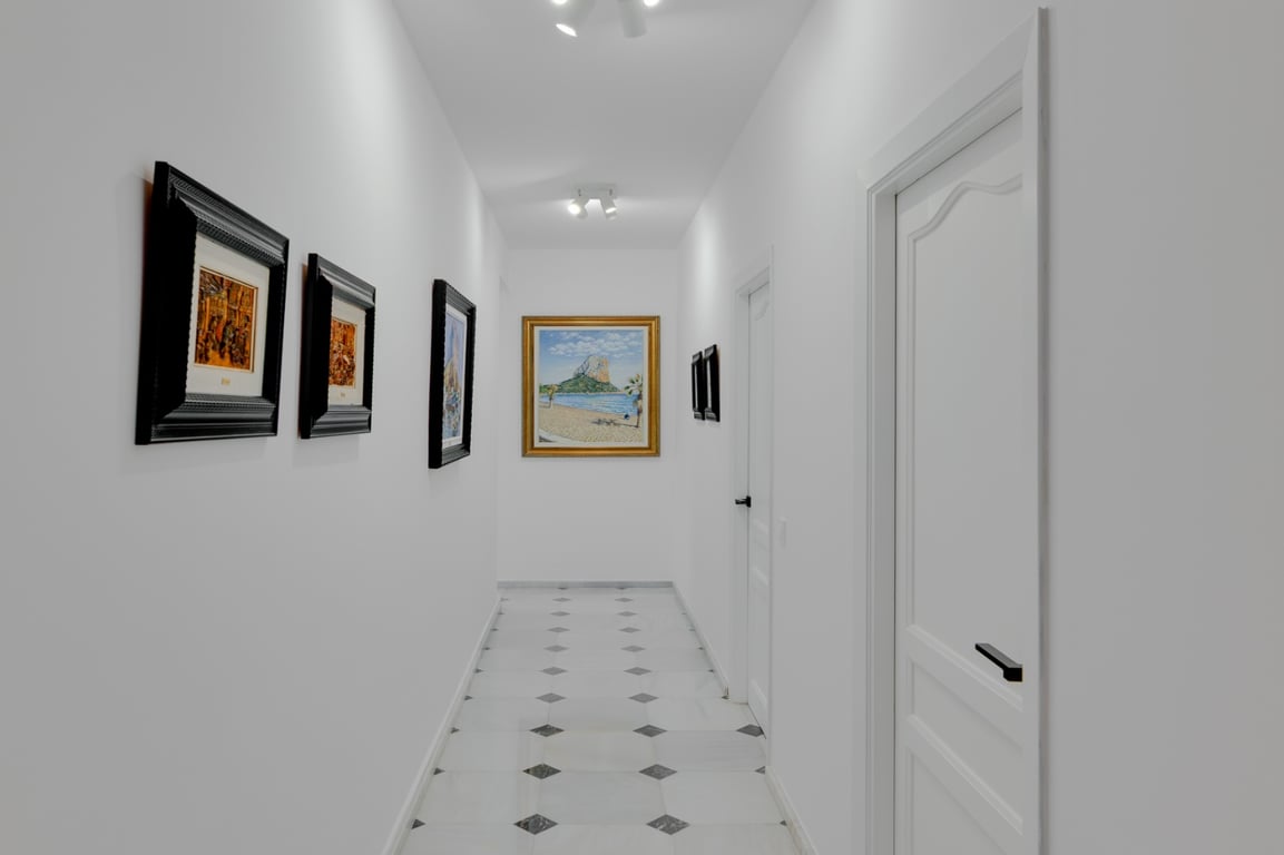 Propietat Rara a Calpe: Vila de Luxe Renovada + Casa per a Convidats en un Immens Terreny de 2,100 m²! - 19