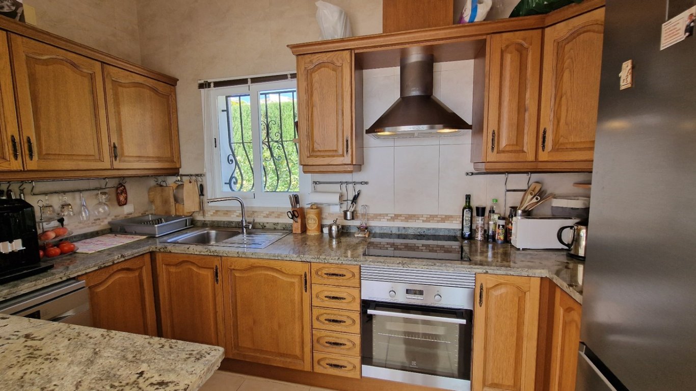 La Cima del Lujo Mediterráneo: Villa Energizada por Solar con Vistas al Mar Inigualables en Cumbre del Sol - 11