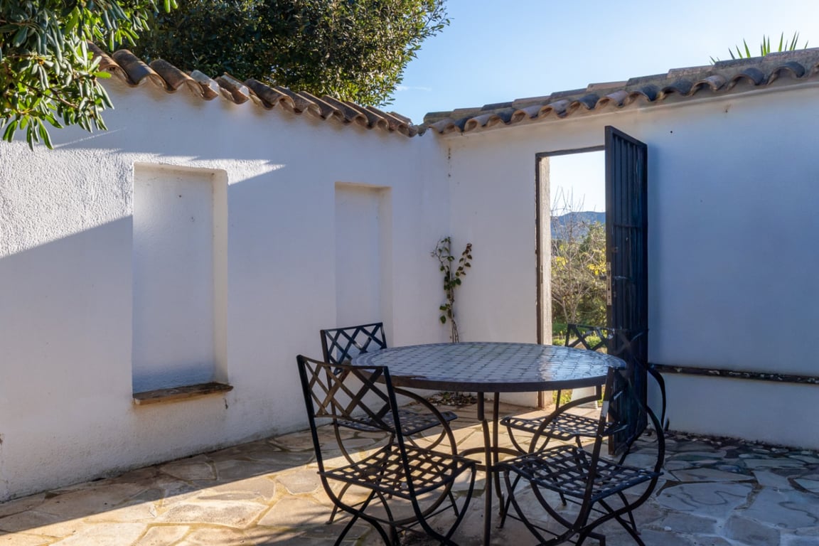 Exclusiva finca completamente reformada con gran parcela de 11.367 m2 - 31