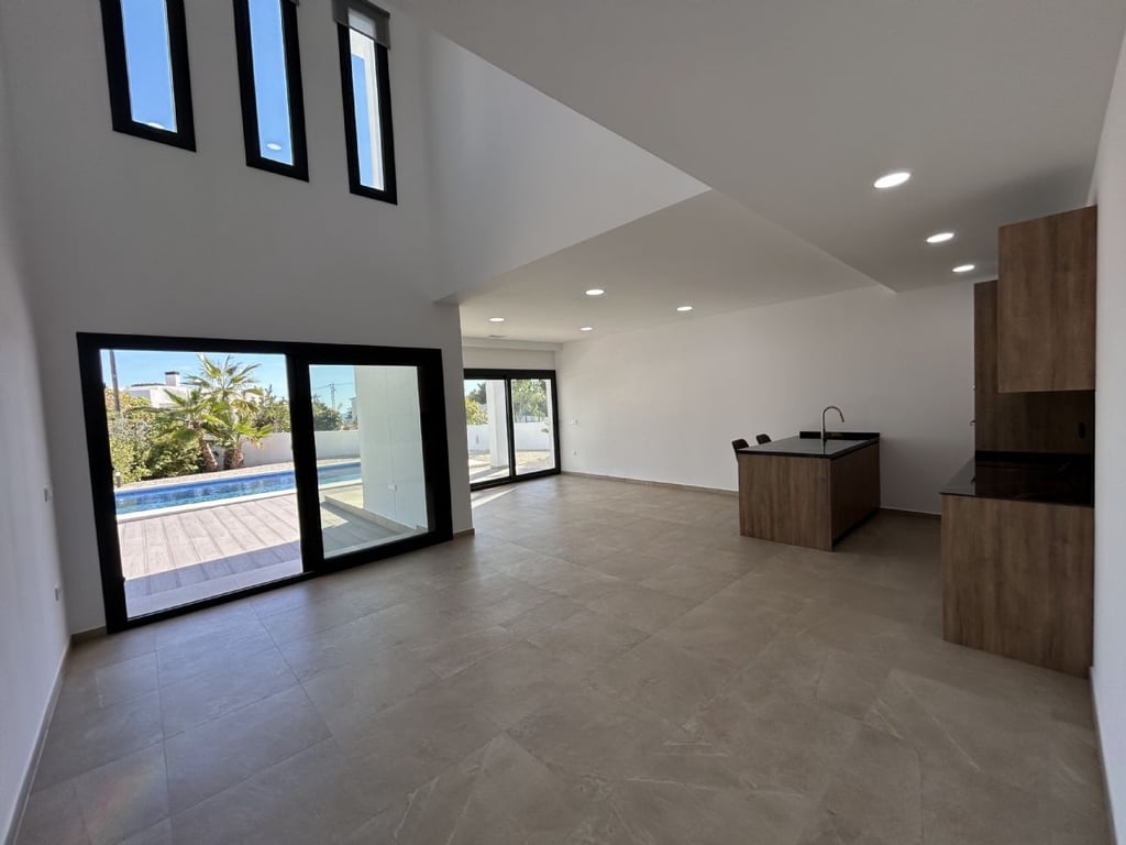 Property #RH21324 - 9