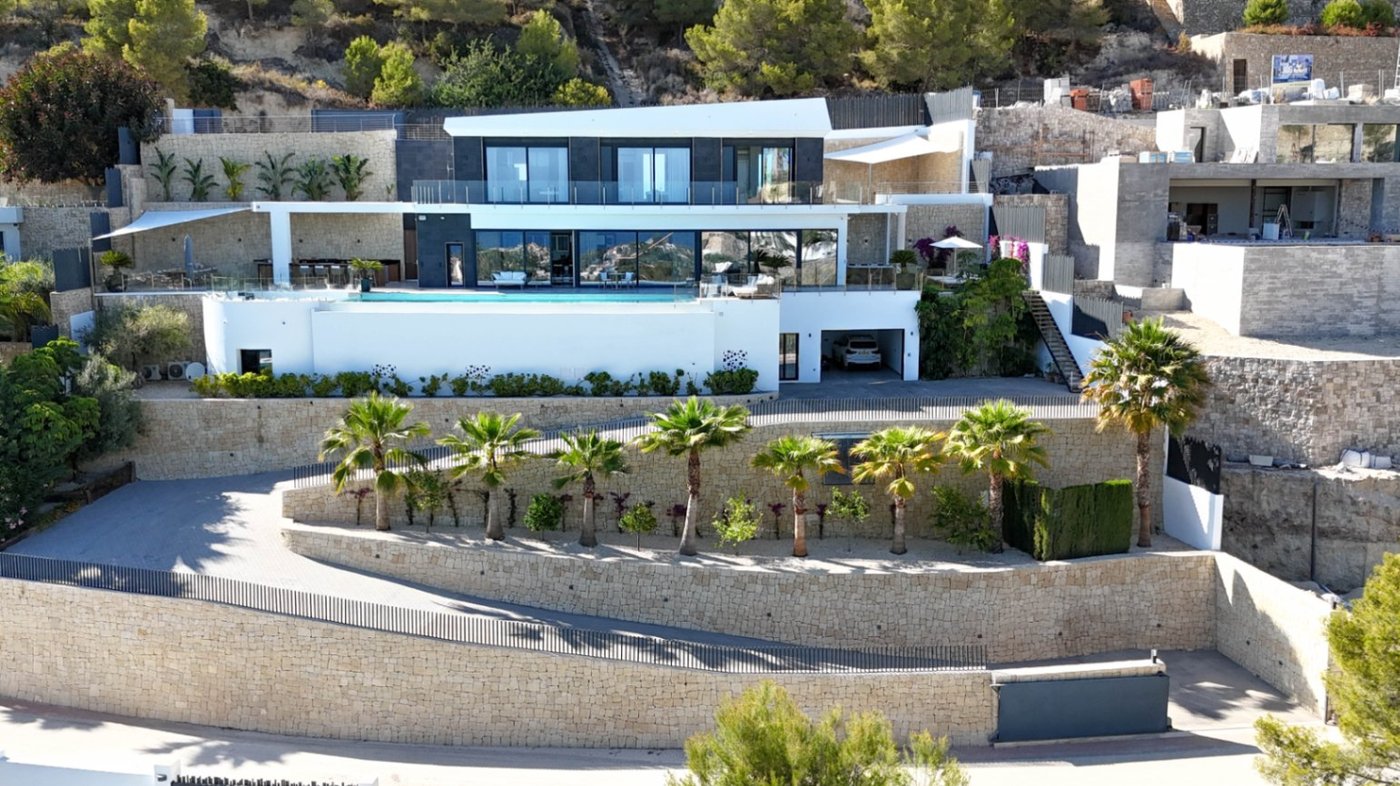 Villa Leonora - Elegant 3-Bedroom Villa with Sea & Mountain Views