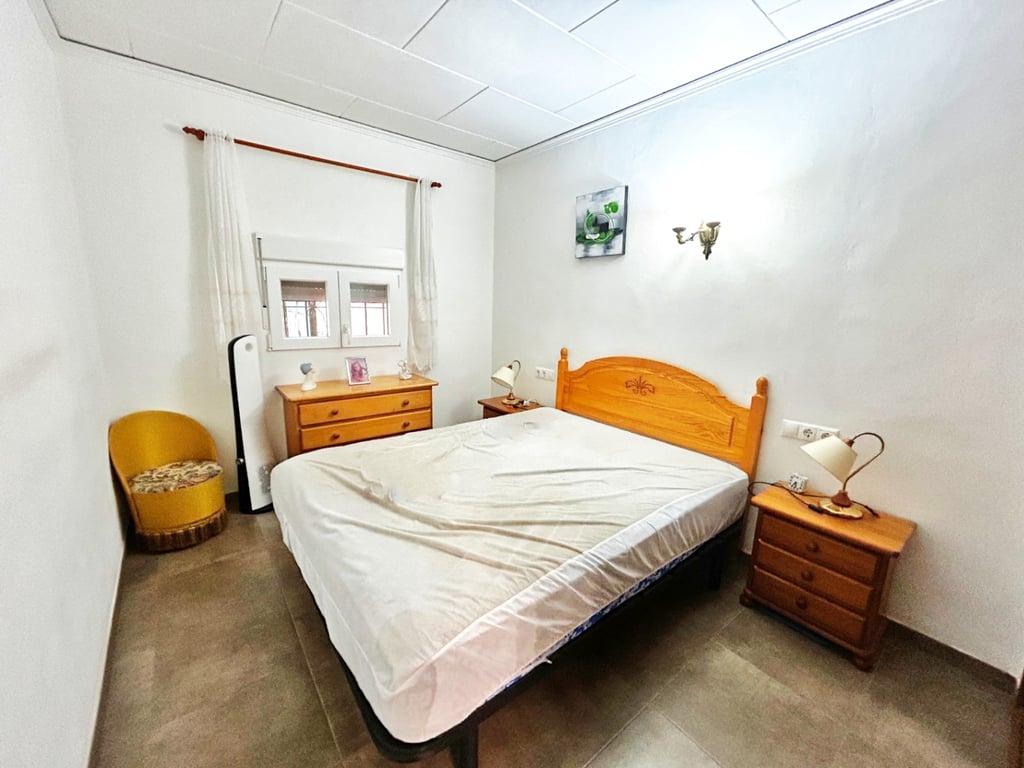 Chalet de campo a la venta en Pedreguer con piscina y jardín - 4 hab - 10