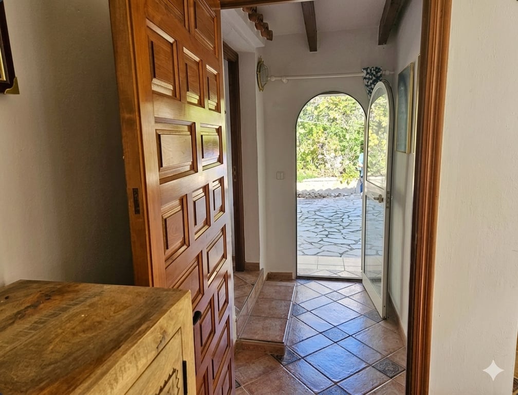 4-bed Villa in Moraira photo 12