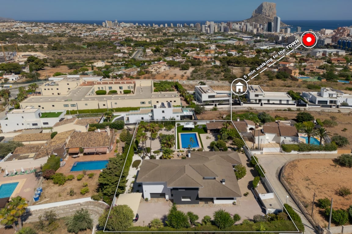 Propietat Rara a Calpe: Vila de Luxe Renovada + Casa per a Convidats en un Immens Terreny de 2,100 m²! - 36