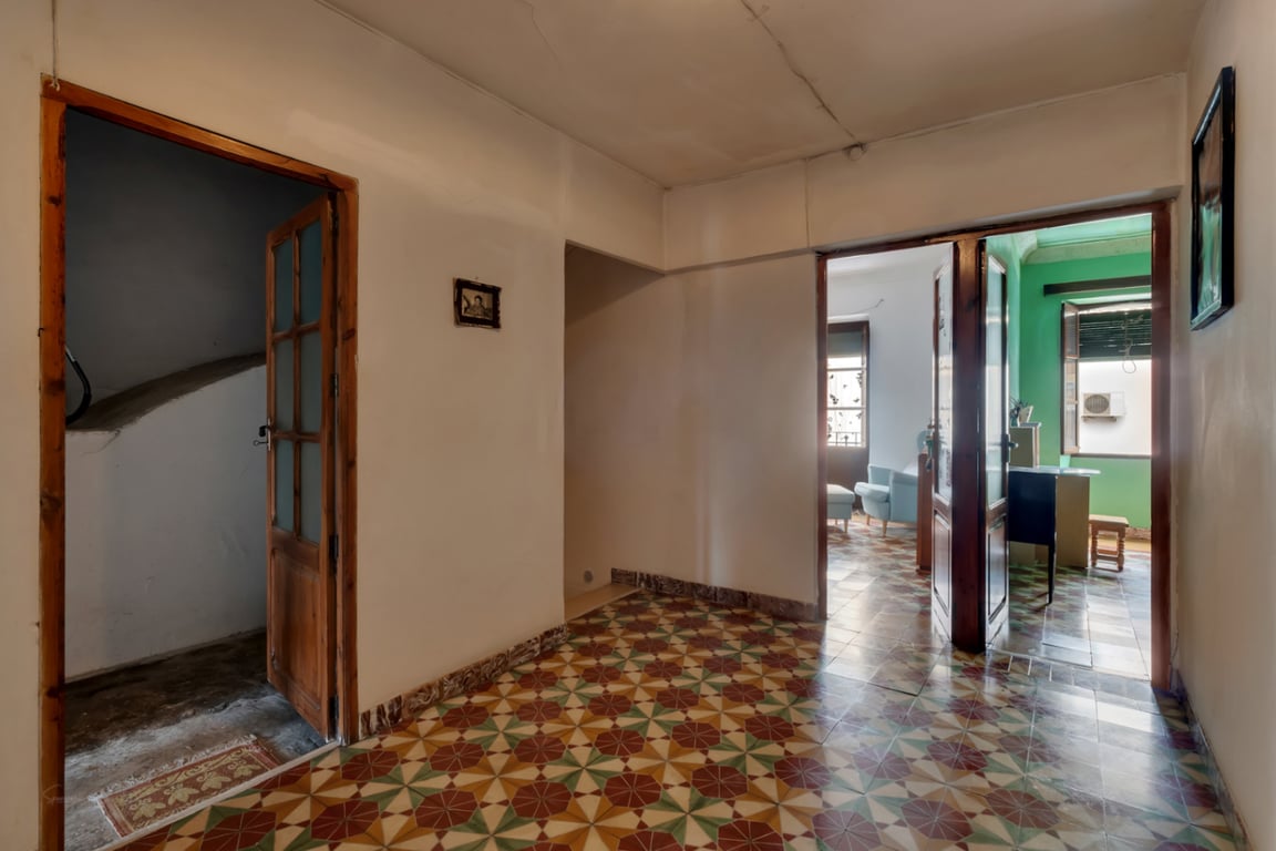 Casa de pueblo con garaje, espacioso patio interior y posibilidad de ampliar la propiedad - 23