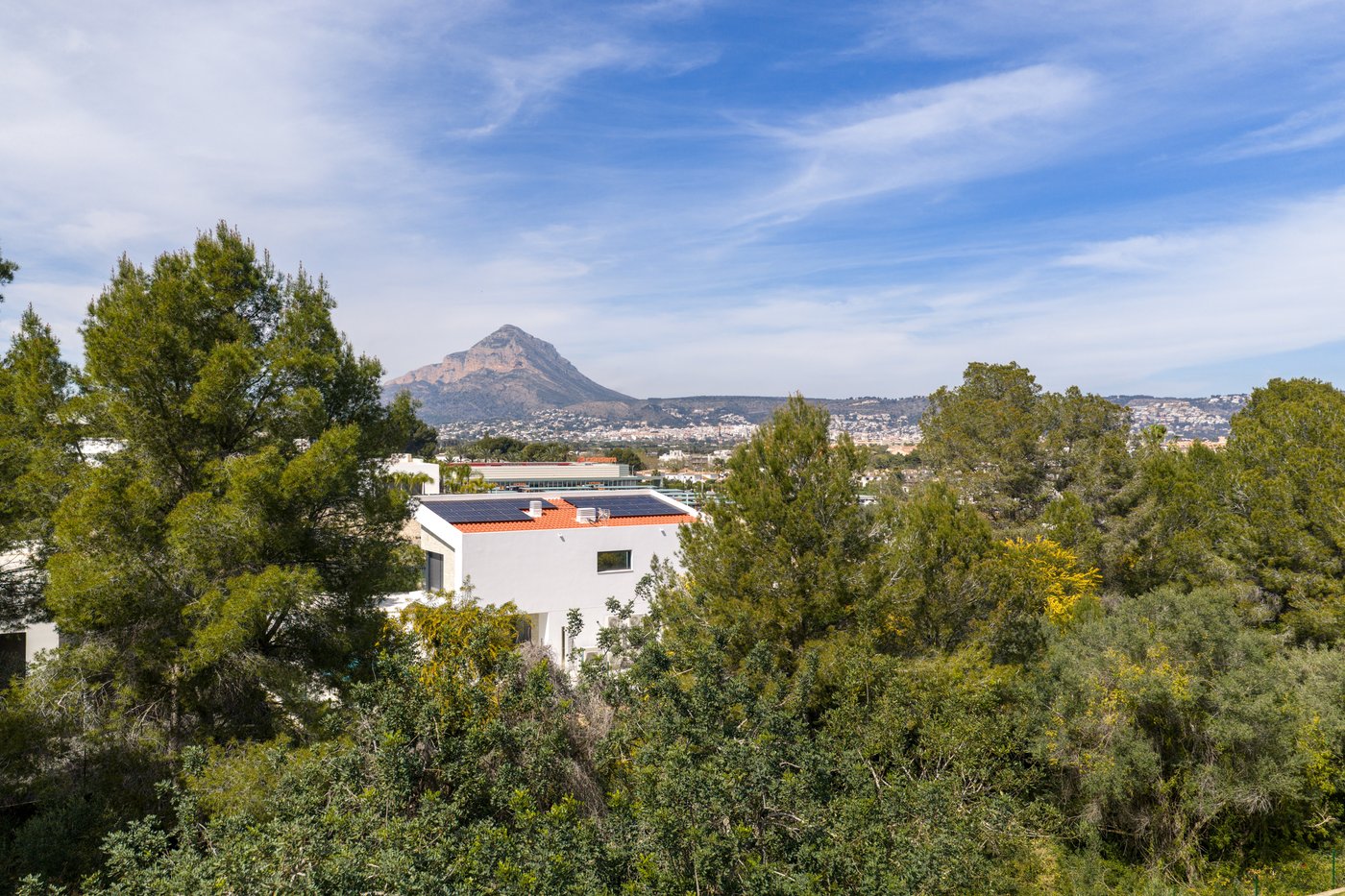 Cap Martí — Villa Mediterránea Reformada en Jávea · 5 Dorm · 3 Baños · Piscina