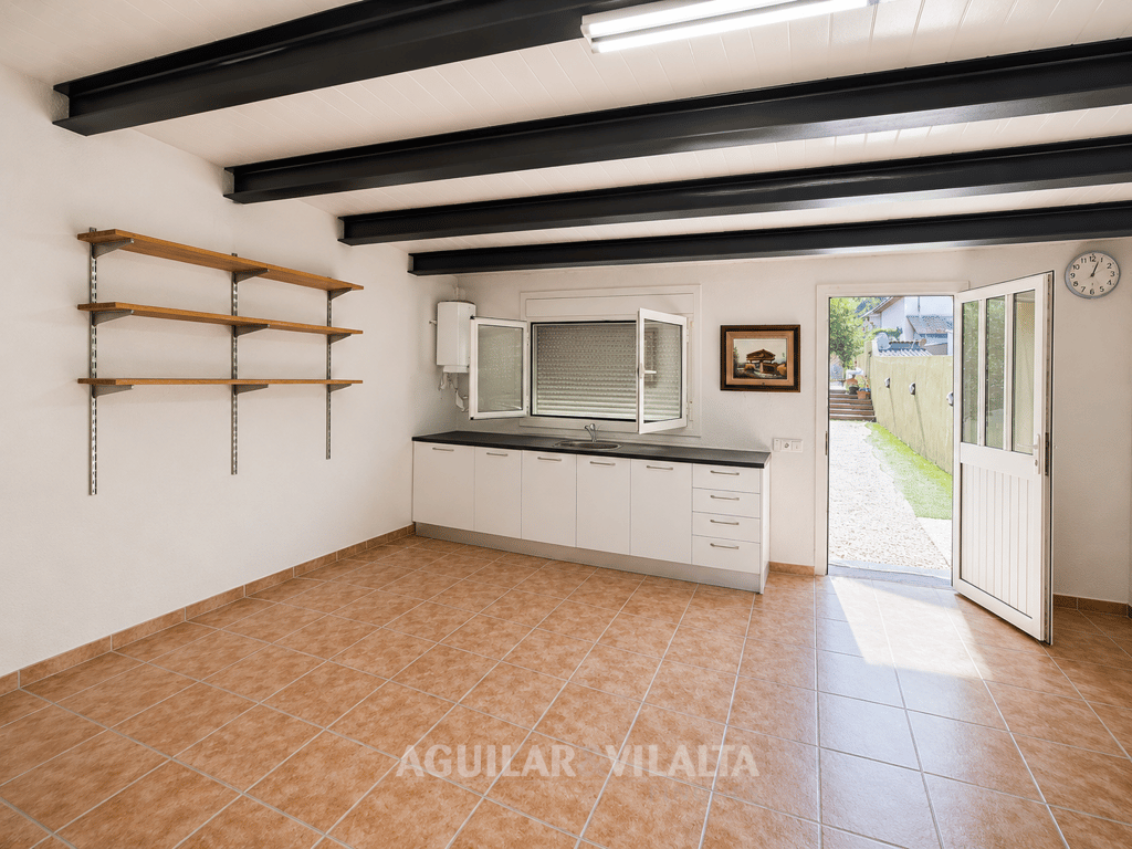 CASA UNFIMILIAR - 30