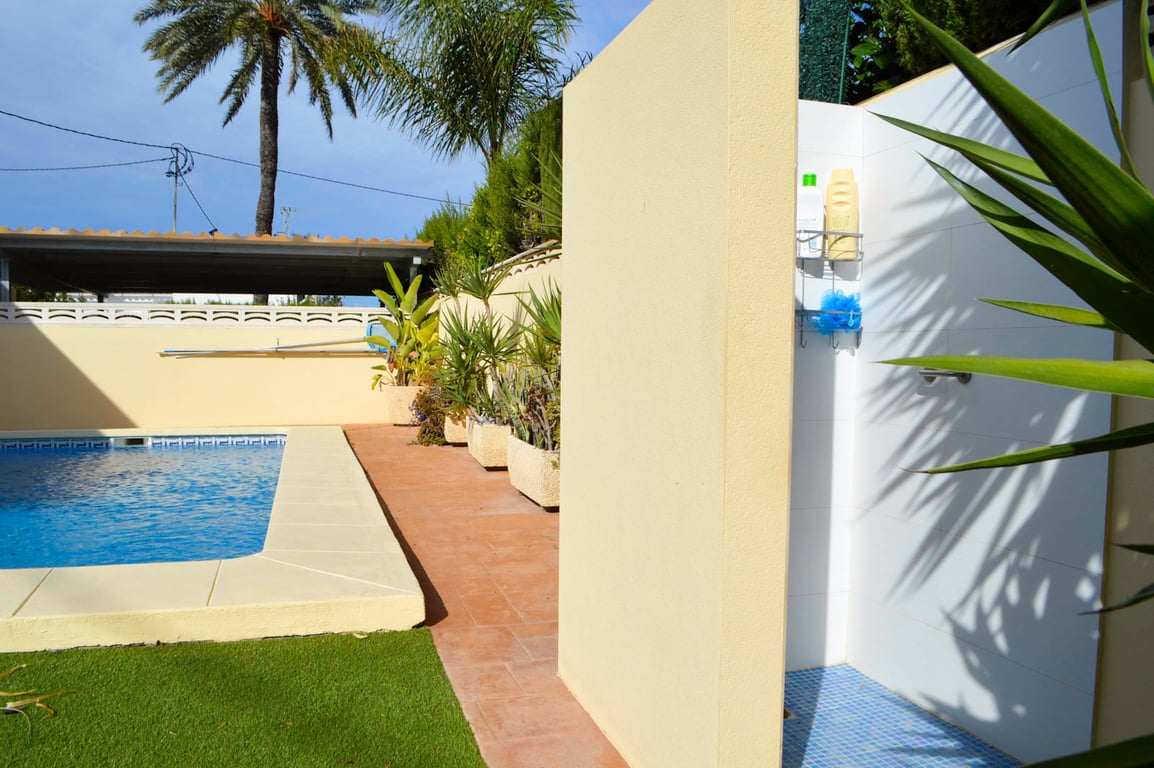 Villa de 4 dormitorios en Las Marinas, en la zona de Las Brisas - 33