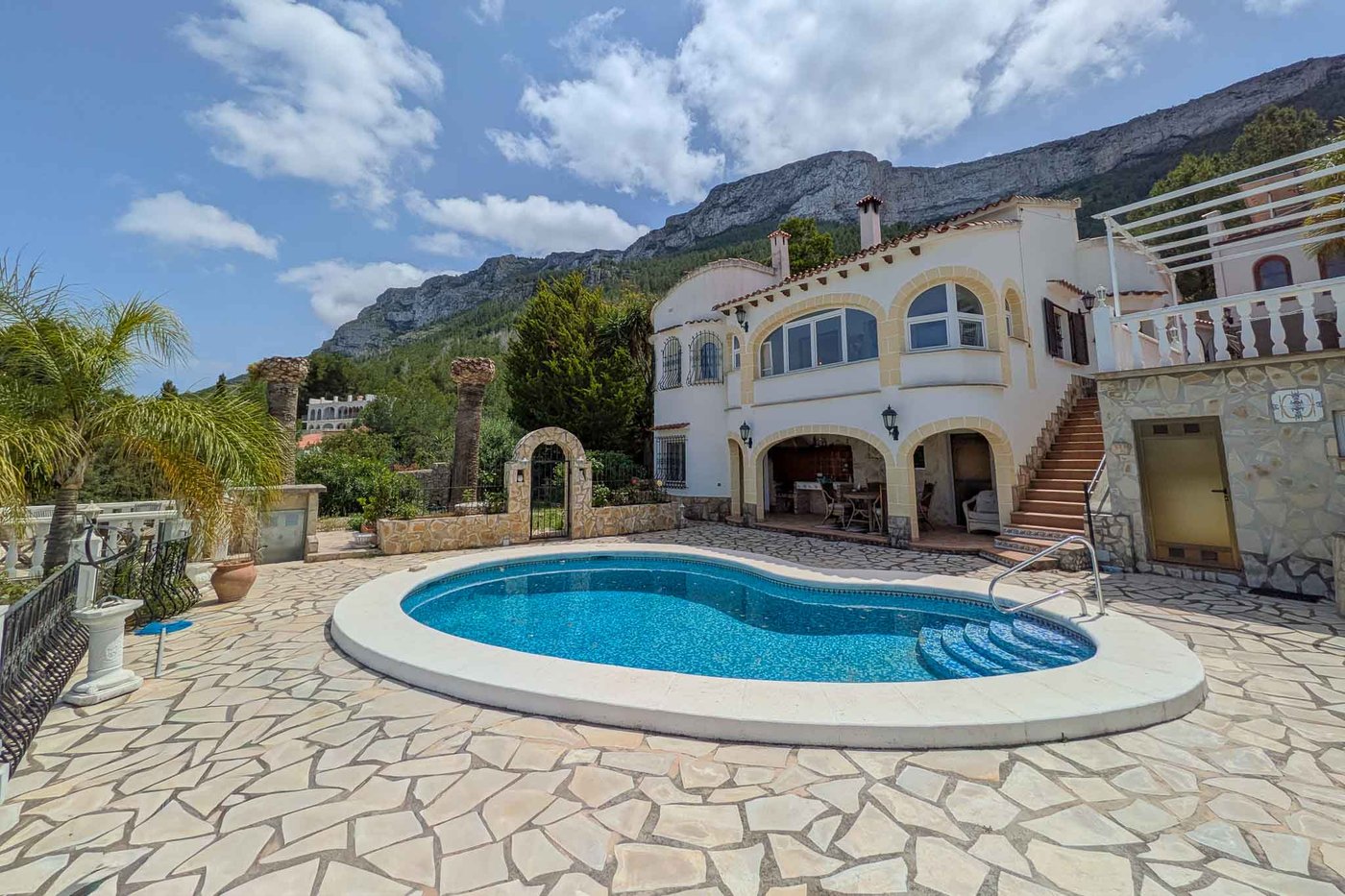 Villa en La Pedrera con vistas al mar y al Montgó