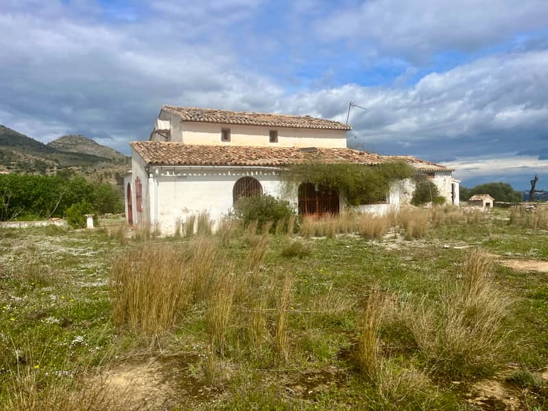 300 jaar oude finca met zeezicht in Pinos, Benissa