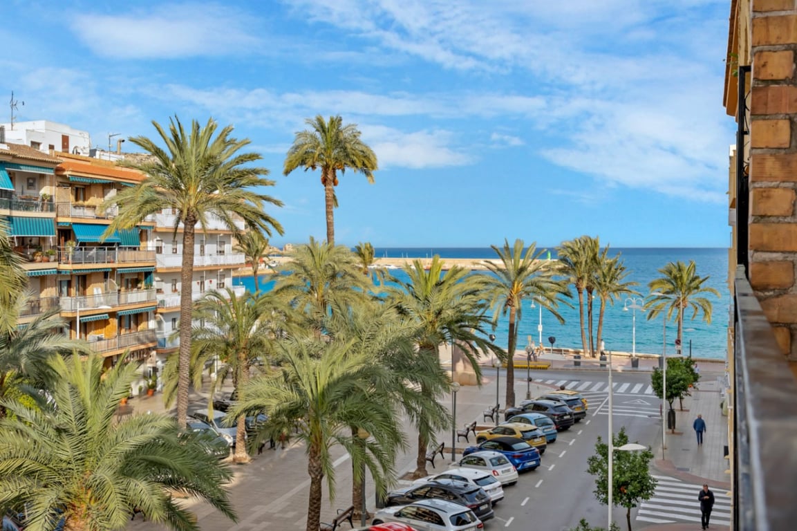 Apartamento con bonitas vistas al mar con garaje en la zona del puerto de Jávea - 2