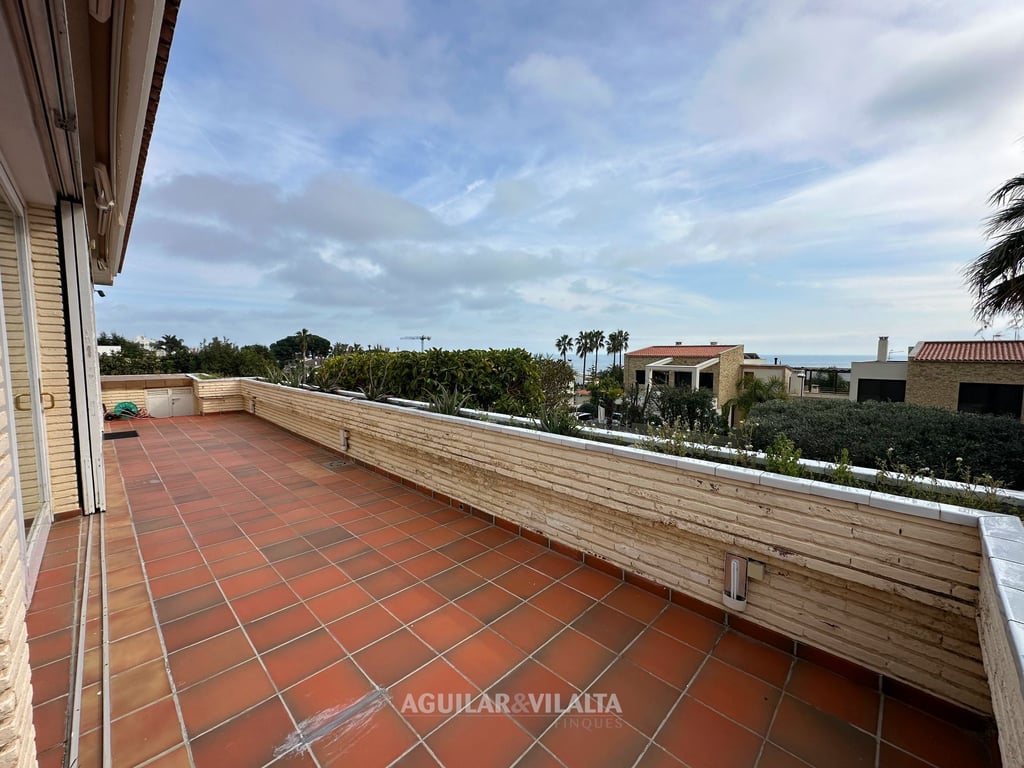 Exclusive villa in Can Teixidó with sea views - 5