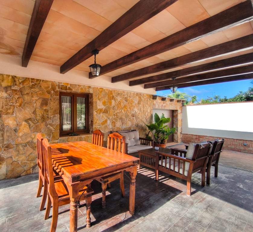 Chalet con dos apartamentos de invitados en el Montgó - 46