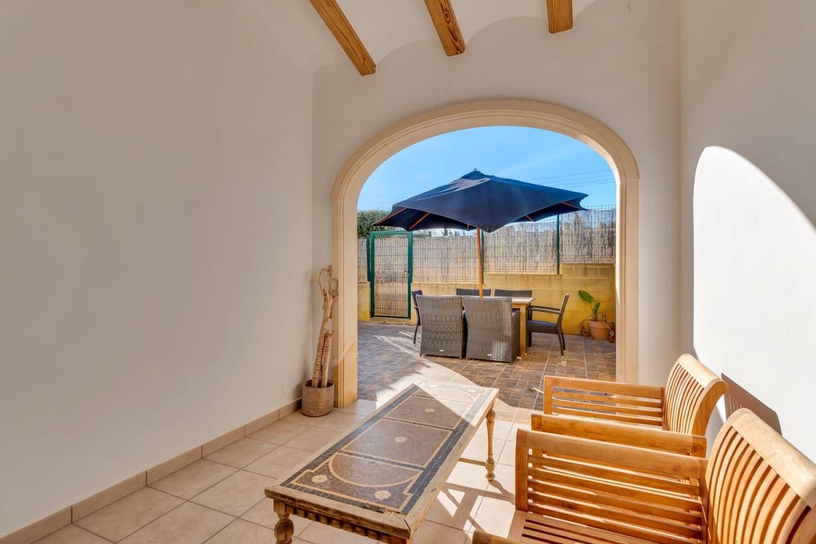 Adosado con una gran terraza con orientación Sur y piscina - 9