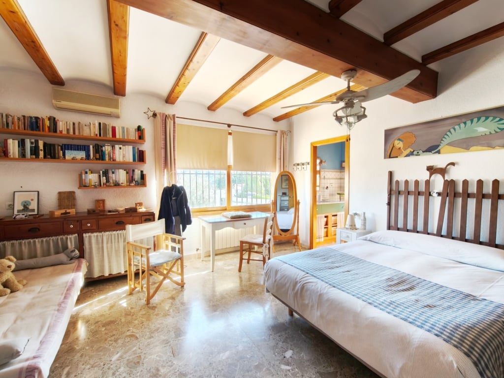 Villa en venta en el corazón del casco antiguo de Jávea con vistas al mar y parcela privada - 28