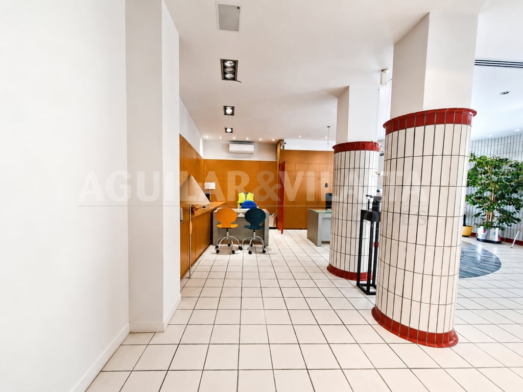 LOCAL COMERCIAL DE MÁS DE 500 M² EN EL CENTRO DE GRANOLLERS - 9