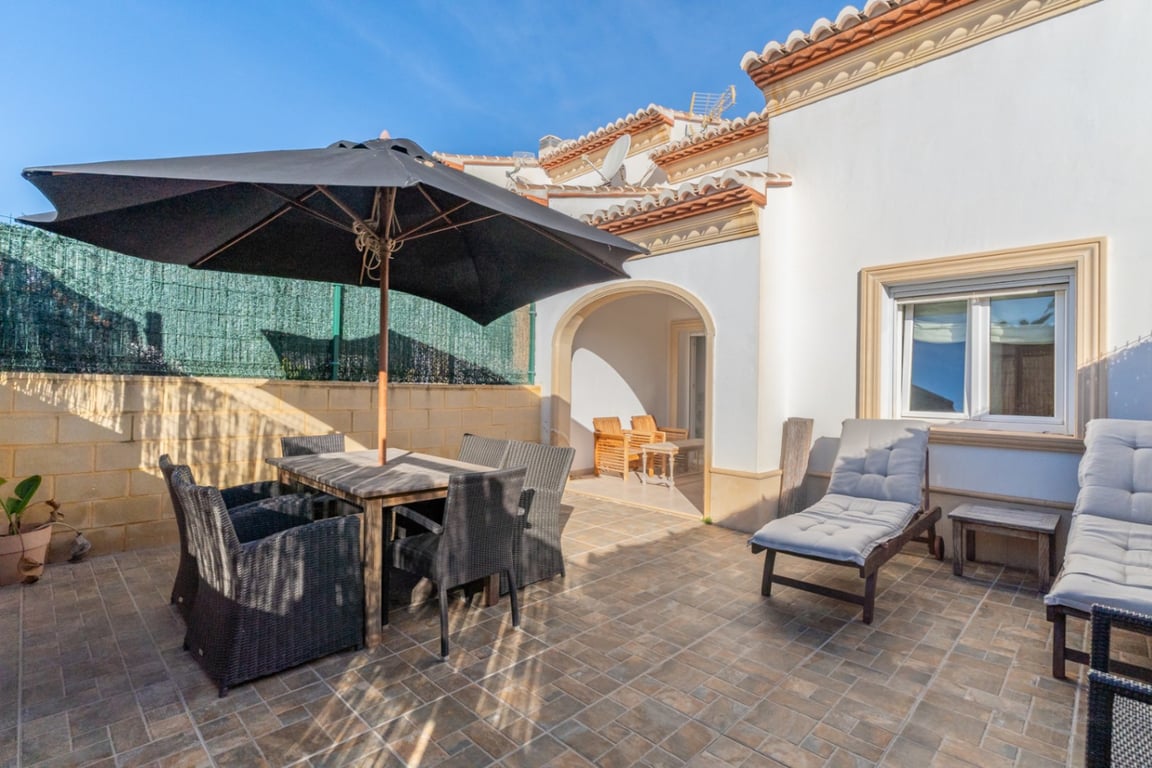 Adosado con una gran terraza con orientación Sur y piscina - 2