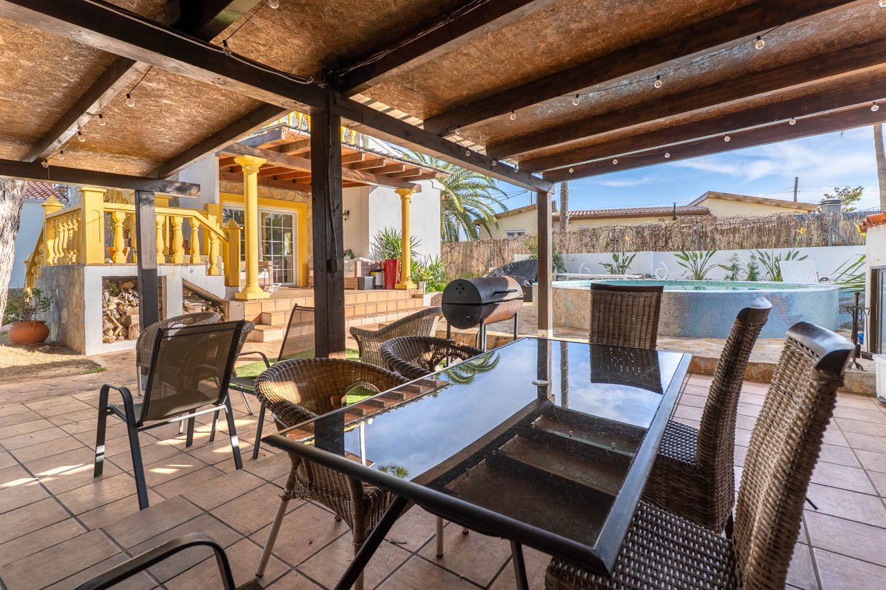 Mediterranean Villa by the Sea in Dénia — 4 Bed · 3 Bath · Pool