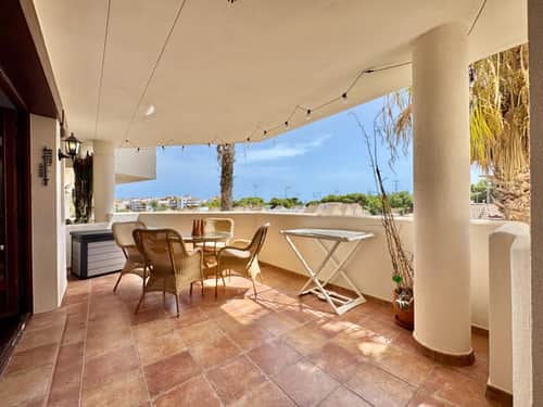 Ruim appartement met 2 slaapkamers, overdekt terras en zwembad in Punta Prima, Torrevieja — foto 33