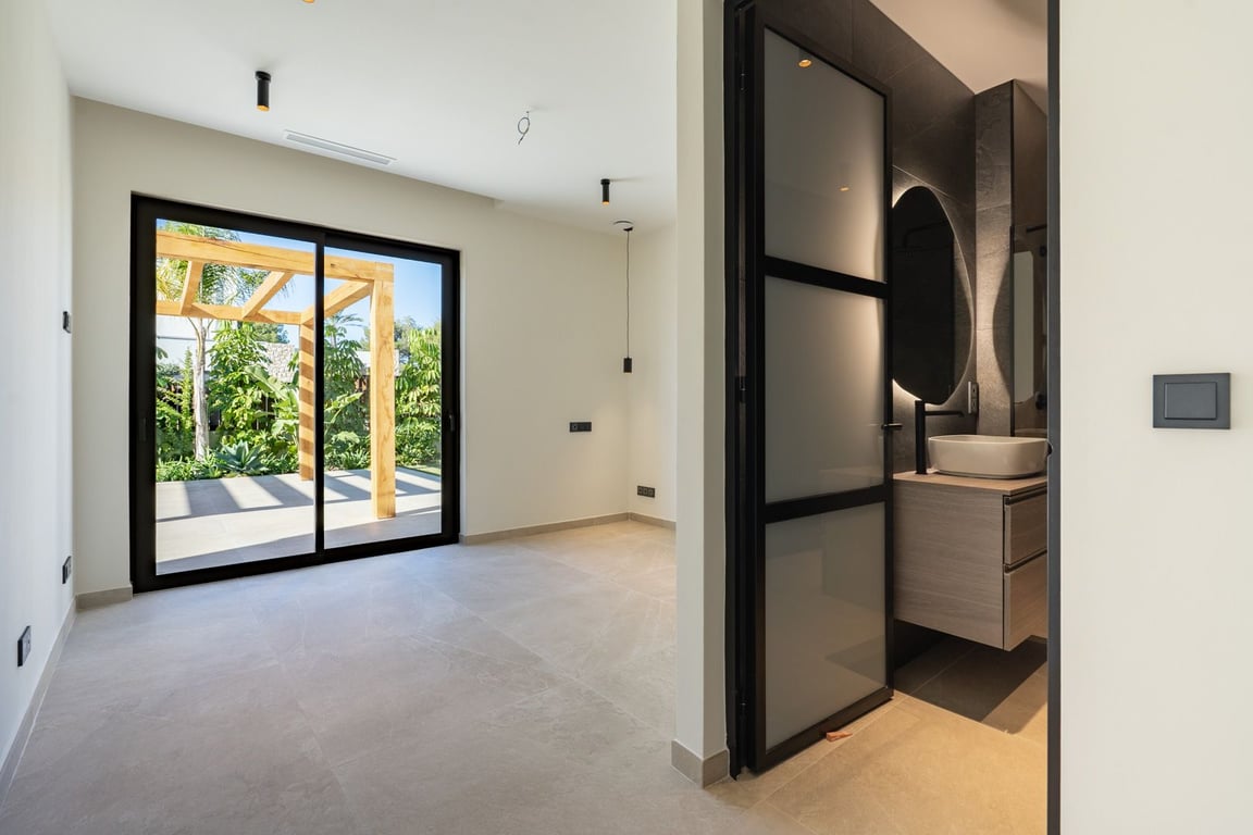 Property #RH21273 - 10