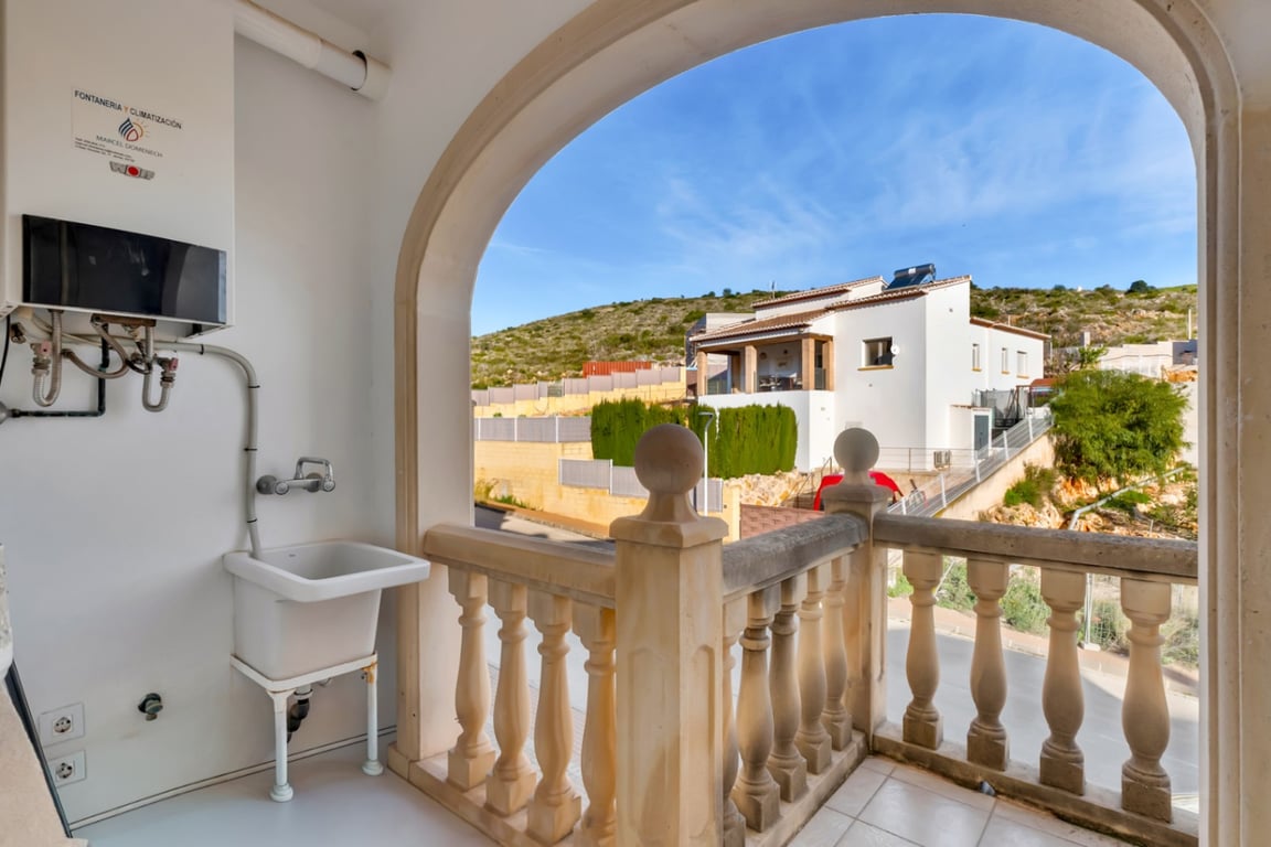 Adosado con una gran terraza con orientación Sur y piscina - 15